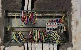 横平竖直的水电布线 美观的陷阱？老师傅一语道破背后隐患